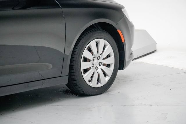 2016 Chrysler 200 LX
