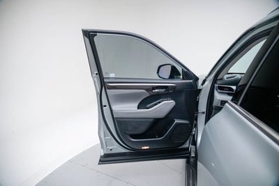 2021 Toyota Highlander Hybrid Platinum