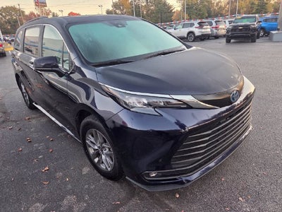 2025 Toyota Sienna XLE