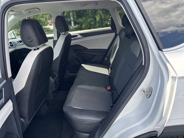 2025 Volkswagen Taos SE