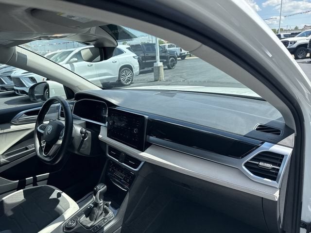 2025 Volkswagen Taos SE