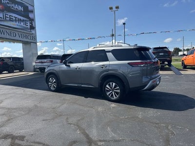 2025 Nissan Pathfinder SL