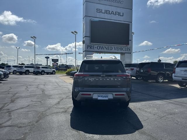 2025 Nissan Pathfinder SL