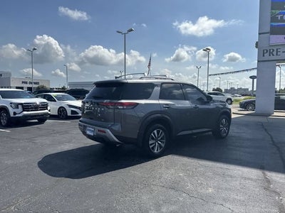 2025 Nissan Pathfinder SL