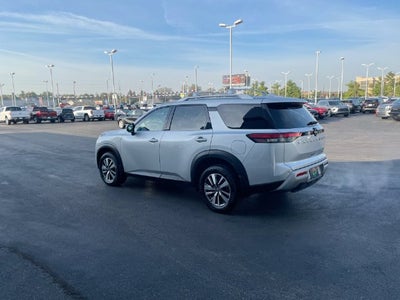 2025 Nissan Pathfinder SL
