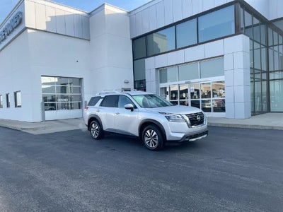 2025 Nissan Pathfinder SL