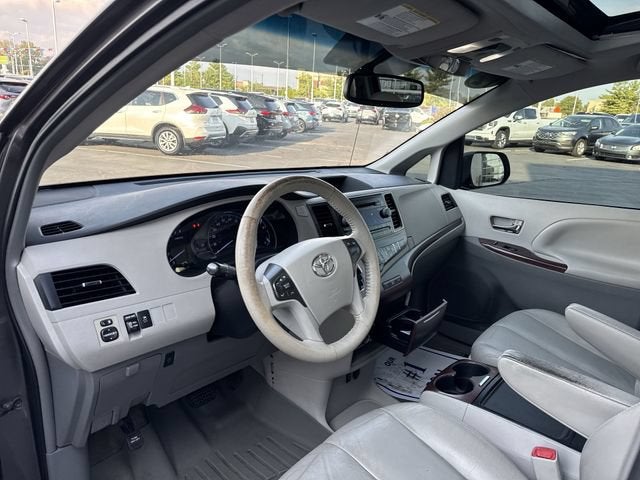 2012 Toyota Sienna XLE V6 8 Passenger