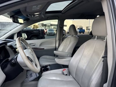 2012 Toyota Sienna XLE V6 8 Passenger