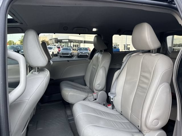 2012 Toyota Sienna XLE V6 8 Passenger