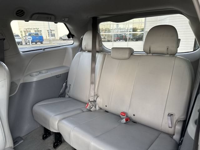 2012 Toyota Sienna XLE V6 8 Passenger
