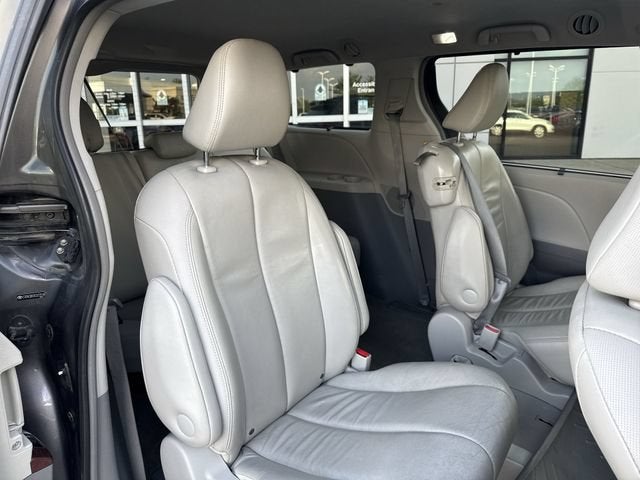 2012 Toyota Sienna XLE V6 8 Passenger