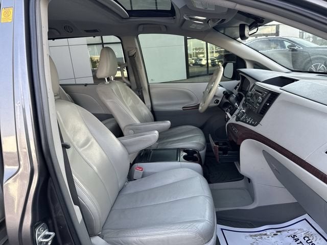2012 Toyota Sienna XLE V6 8 Passenger