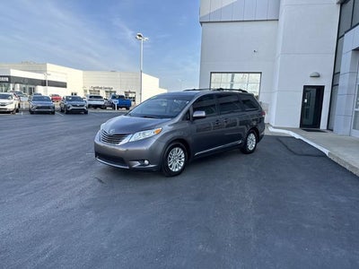 2012 Toyota Sienna XLE V6 8 Passenger