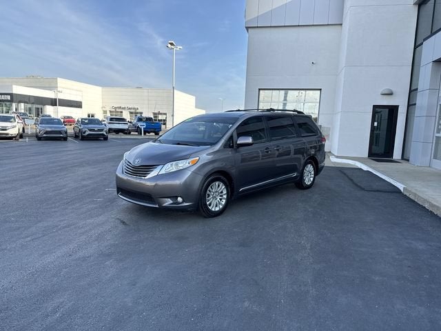 2012 Toyota Sienna XLE V6 8 Passenger