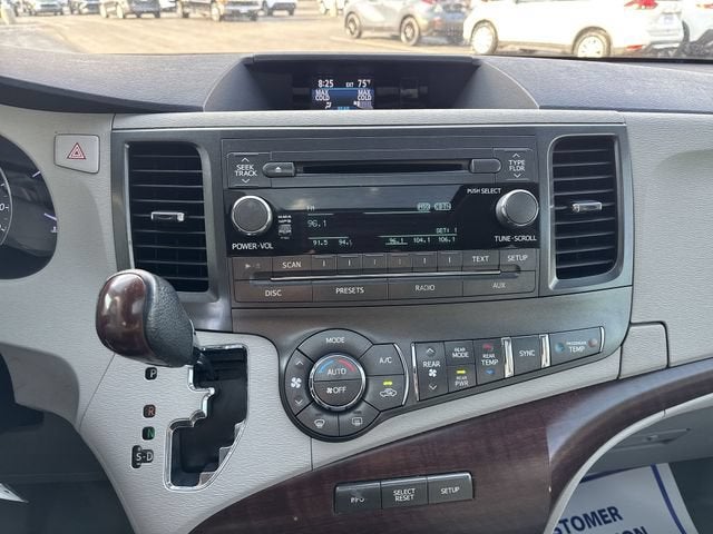 2012 Toyota Sienna XLE V6 8 Passenger