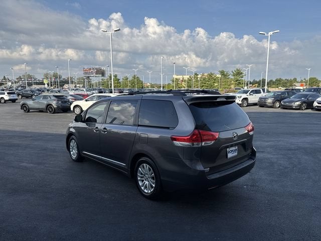 2012 Toyota Sienna XLE V6 8 Passenger