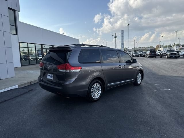 2012 Toyota Sienna XLE V6 8 Passenger