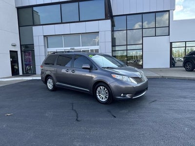 2012 Toyota Sienna XLE V6 8 Passenger