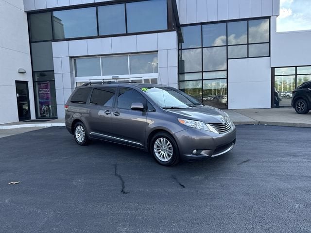2012 Toyota Sienna XLE V6 8 Passenger