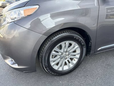 2012 Toyota Sienna XLE V6 8 Passenger