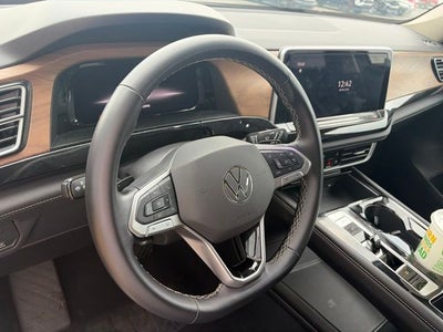 2025 Volkswagen Atlas 2.0T SE w/Technology