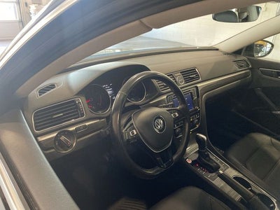 2017 Volkswagen Passat 1.8T SE w/Technology