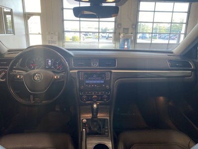 2017 Volkswagen Passat 1.8T SE w/Technology