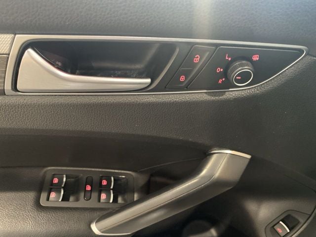2017 Volkswagen Passat 1.8T SE w/Technology