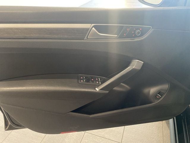 2017 Volkswagen Passat 1.8T SE w/Technology