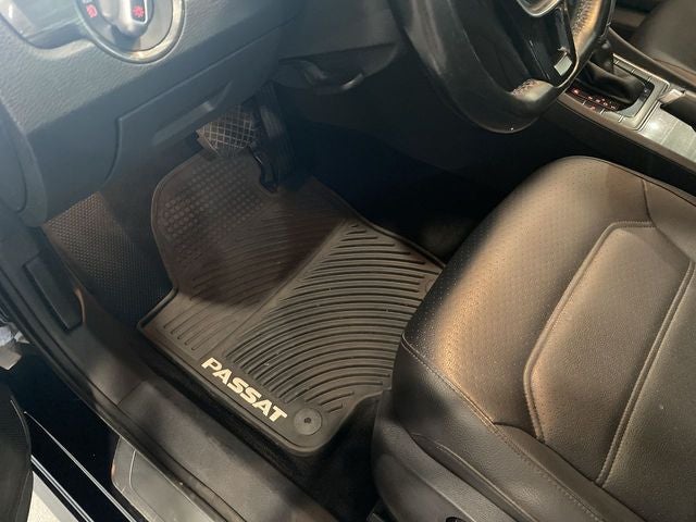 2017 Volkswagen Passat 1.8T SE w/Technology