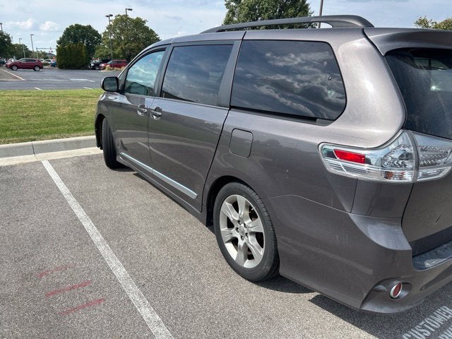 2012 Toyota Sienna SE 8 Passenger