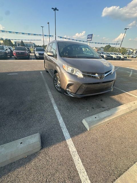 2018 Toyota Sienna XLE 8 Passenger