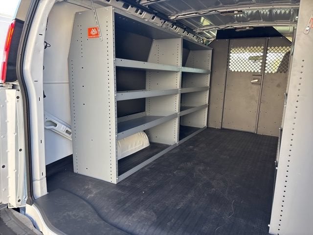 2025 Chevrolet Express Cargo WT