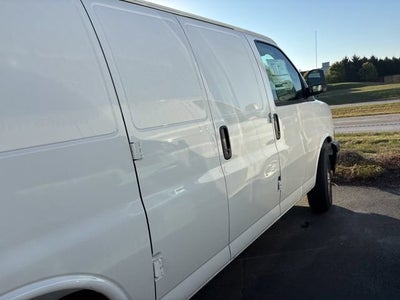 2025 Chevrolet Express Cargo WT