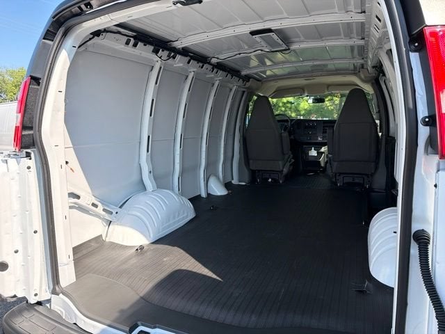 2026 Chevrolet Express Cargo 1WT