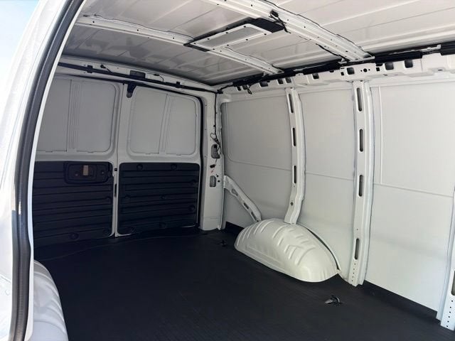 2026 Chevrolet Express Cargo 1WT