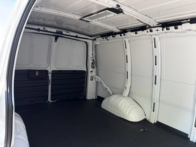 2026 Chevrolet Express Cargo 1WT