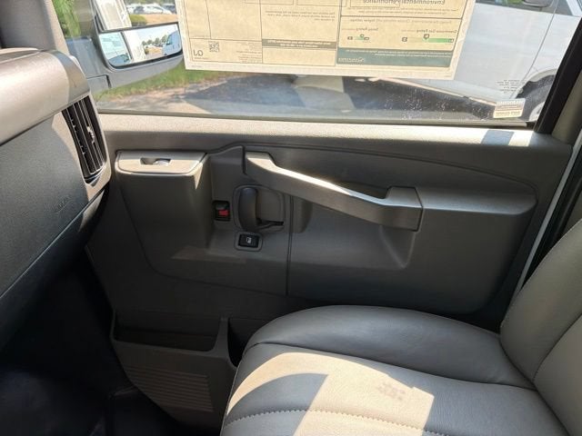 2026 Chevrolet Express Cargo 1WT