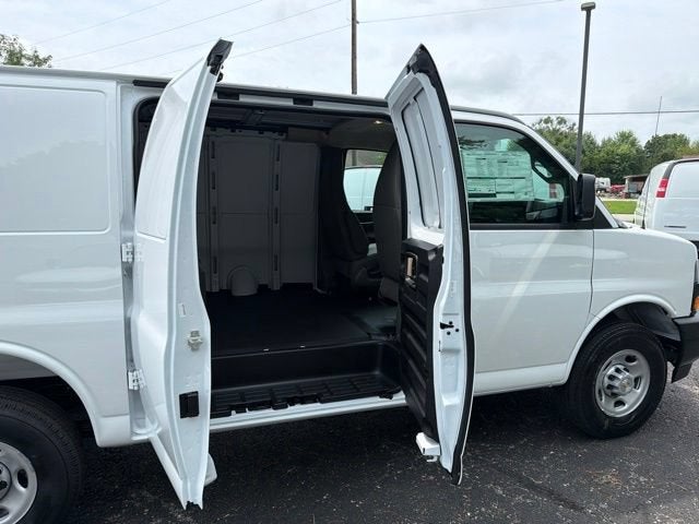 2026 Chevrolet Express Cargo 1WT