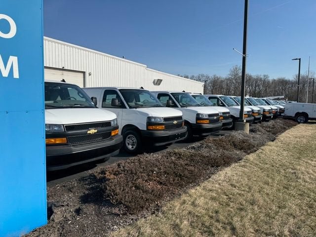 2025 Chevrolet Express Cargo WT