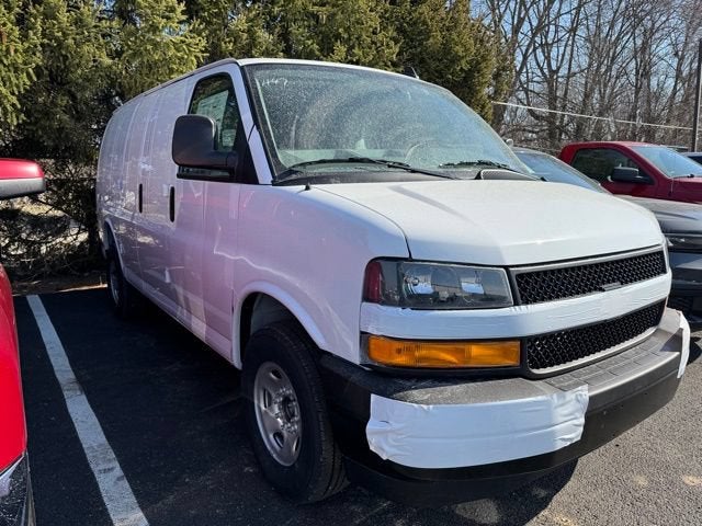 2025 Chevrolet Express Cargo WT