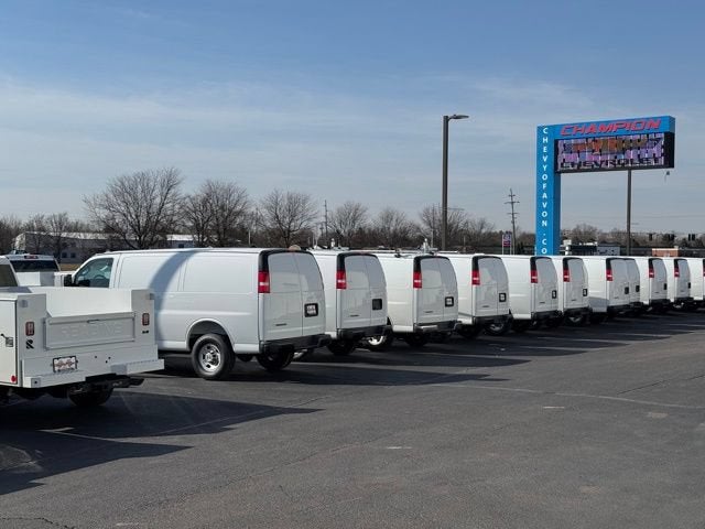 2025 Chevrolet Express Cargo WT