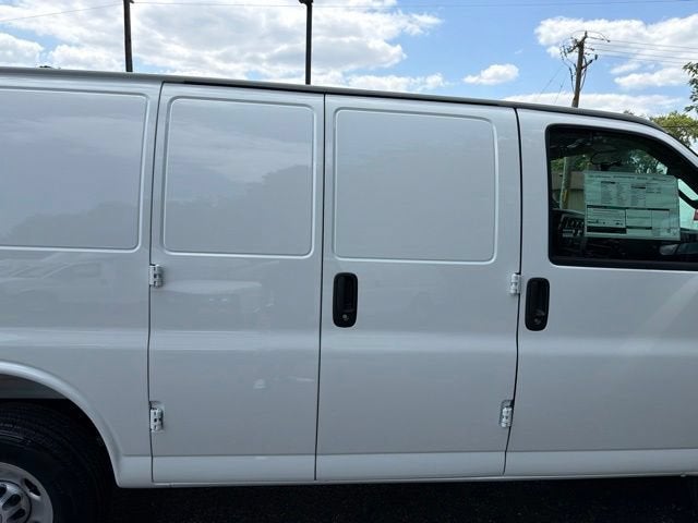 2026 Chevrolet Express Cargo 1WT