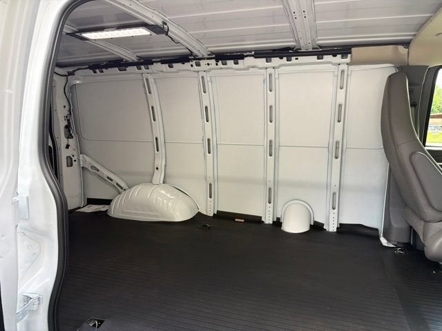 2026 Chevrolet Express Cargo 1WT