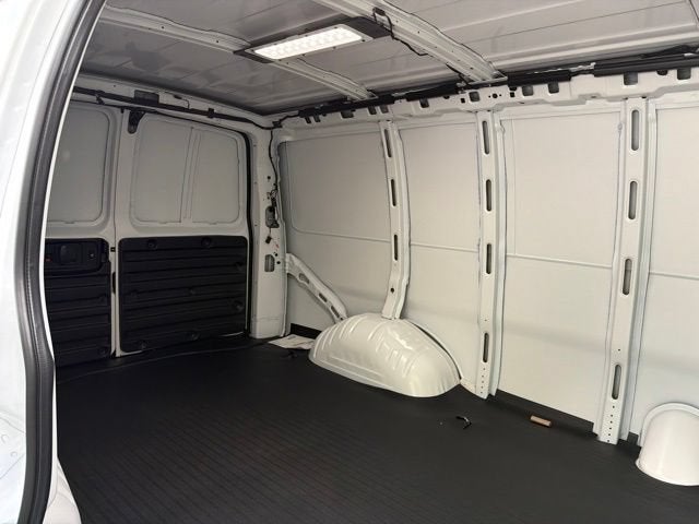 2026 Chevrolet Express Cargo 1WT