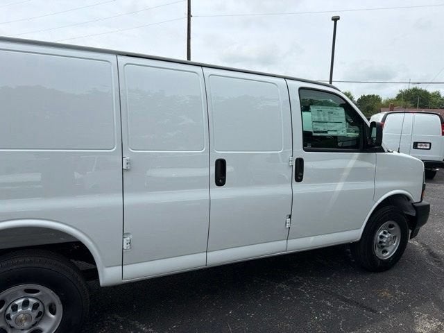 2026 Chevrolet Express Cargo 1WT