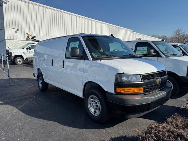 2025 Chevrolet Express Cargo WT