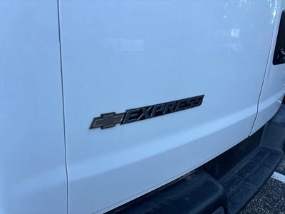 2025 Chevrolet Express Cargo WT