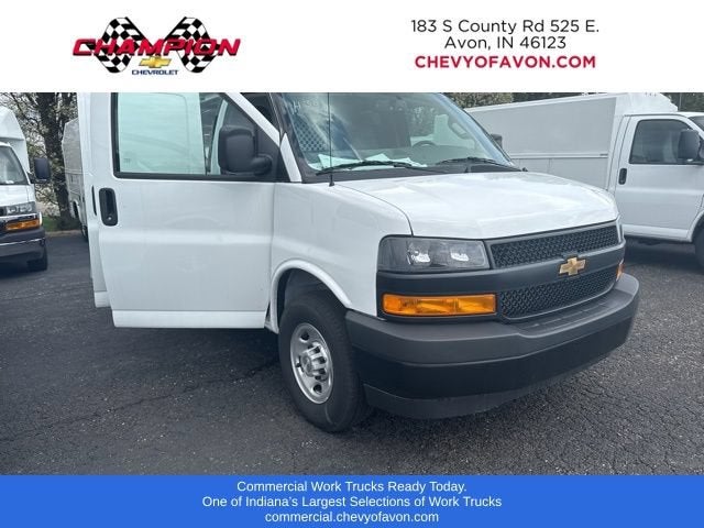 2025 Chevrolet Express Cargo WT