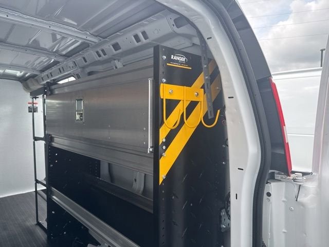2025 Chevrolet Express Cargo WT